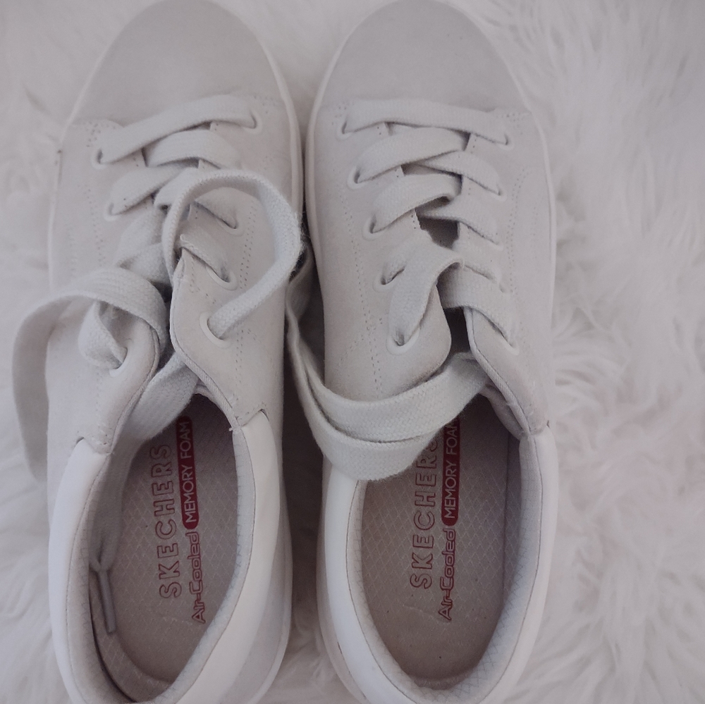 Sketchers comfy fit sneakers